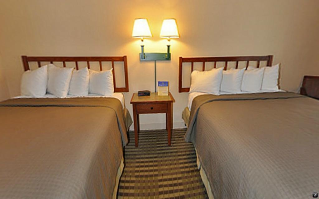 Norwood Inn And Suites Chaska Oda fotoğraf