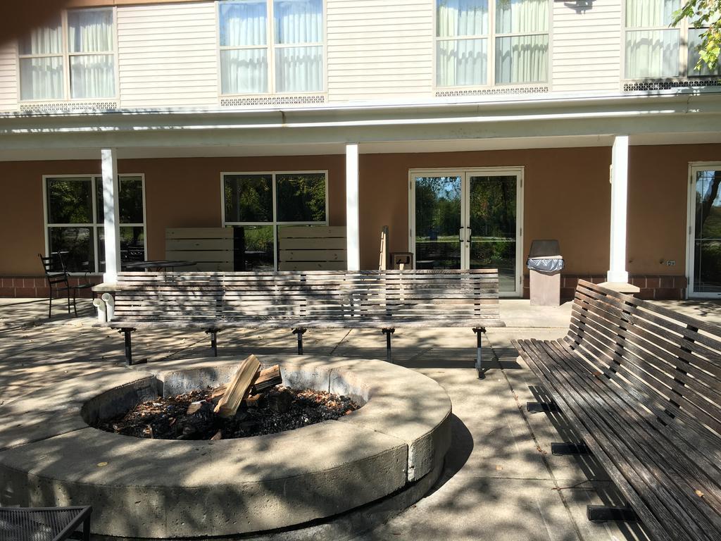 Norwood Inn And Suites Chaska Dış mekan fotoğraf