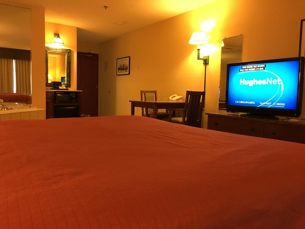 Norwood Inn And Suites Chaska Dış mekan fotoğraf