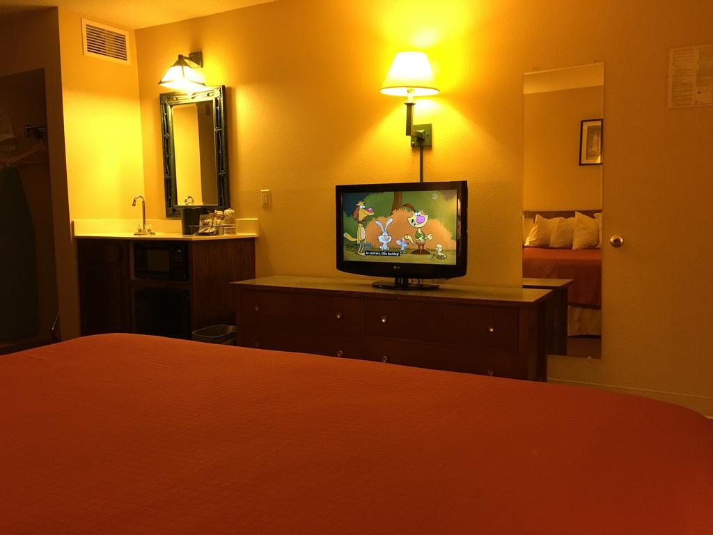 Norwood Inn And Suites Chaska Dış mekan fotoğraf