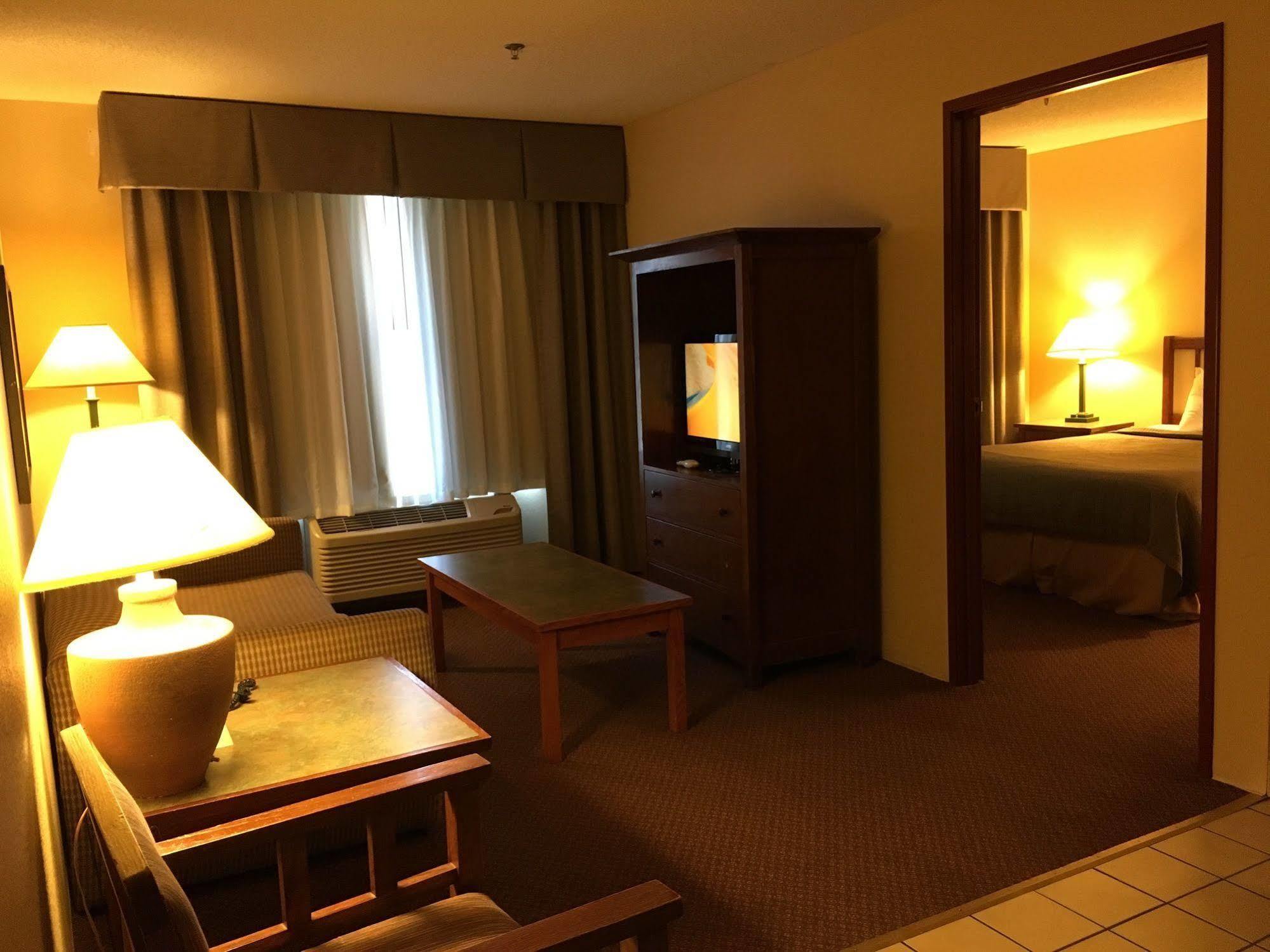 Norwood Inn And Suites Chaska Dış mekan fotoğraf