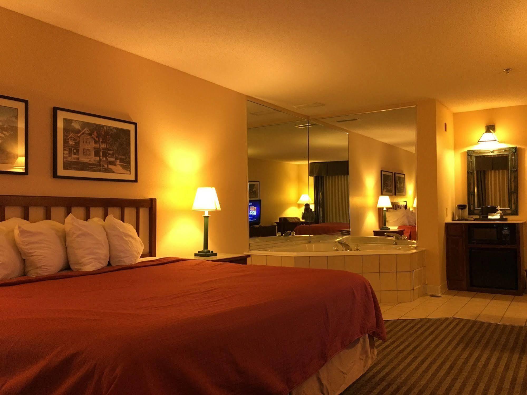 Norwood Inn And Suites Chaska Dış mekan fotoğraf
